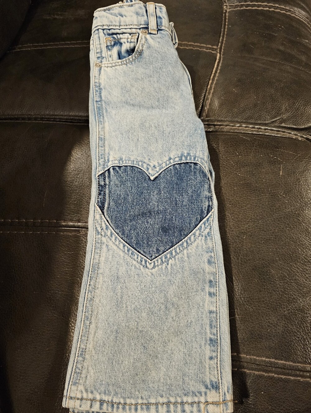 babyGap Toddler Girl Stride Jeans Light Wash Heart Knee Patches - Size 2T - Picture 2 of 5